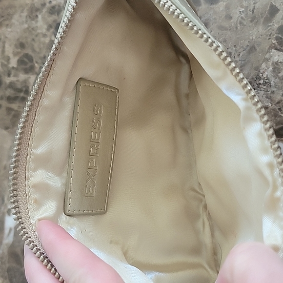 2 Express Gold Wristlets - Picture 6 of 12